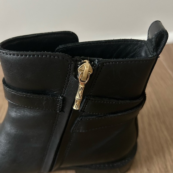 J McLaughlin Black Sasha Chelsea boot in Size 7.5 - Picture 9 of 10